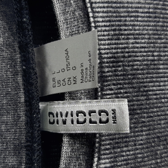 Large gray and black H & M top. - Picture 2 of 8